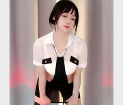 清纯反差《林小花》L舞首次超有尺度视频