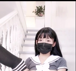 《白袜袜格罗丫》土豪少女枪械师