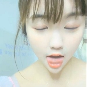 斗鱼新晋人气童颜软萌美少女《小妲己》的最新有尺度合集