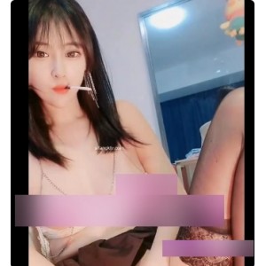 老狼的福音《芙蓉》美女主播的紫薇自拍