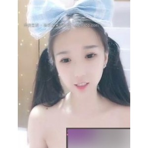 校花级别美少女《不讨喜》直播间引人入胜