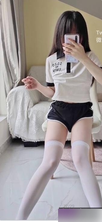 推特日系萌妹《瑶瑶超乖》体c服视频