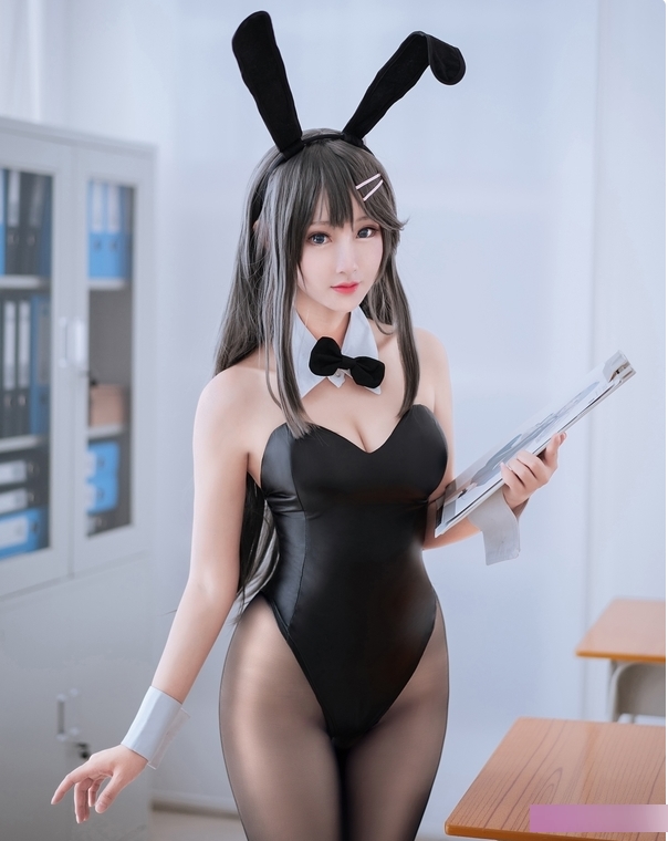 微博日系少女《羽生三未》7套图集：兔女郎、精灵花嫁cosplay