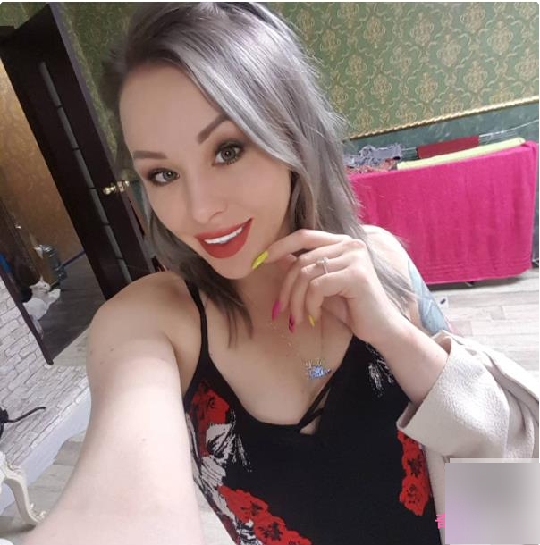 欧美小姐姐姐《MissAlice》