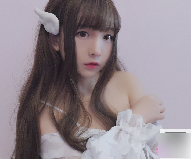 斗鱼主播诚信肥宅《古川kagura》热裤肉丝袜最新定制