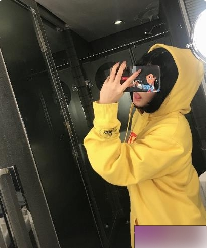 日系少女《稚九酱》jk学生制服自拍