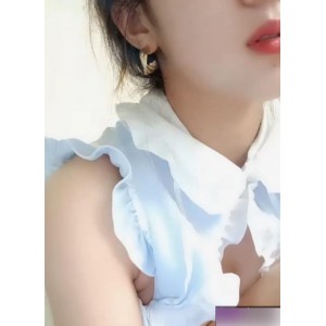 逆天颜值美少女《小木登子》直播视频