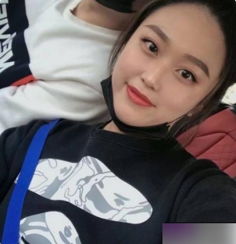 上海气质女白领《周琳琳》与健身富商私拍