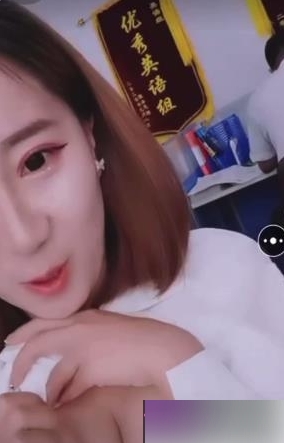 九一优秀英语老师《蜜桃吖》办公室直播作品