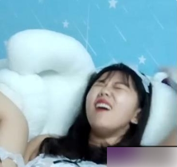 清纯主播《可爱的小S》+女仆装直播DIY