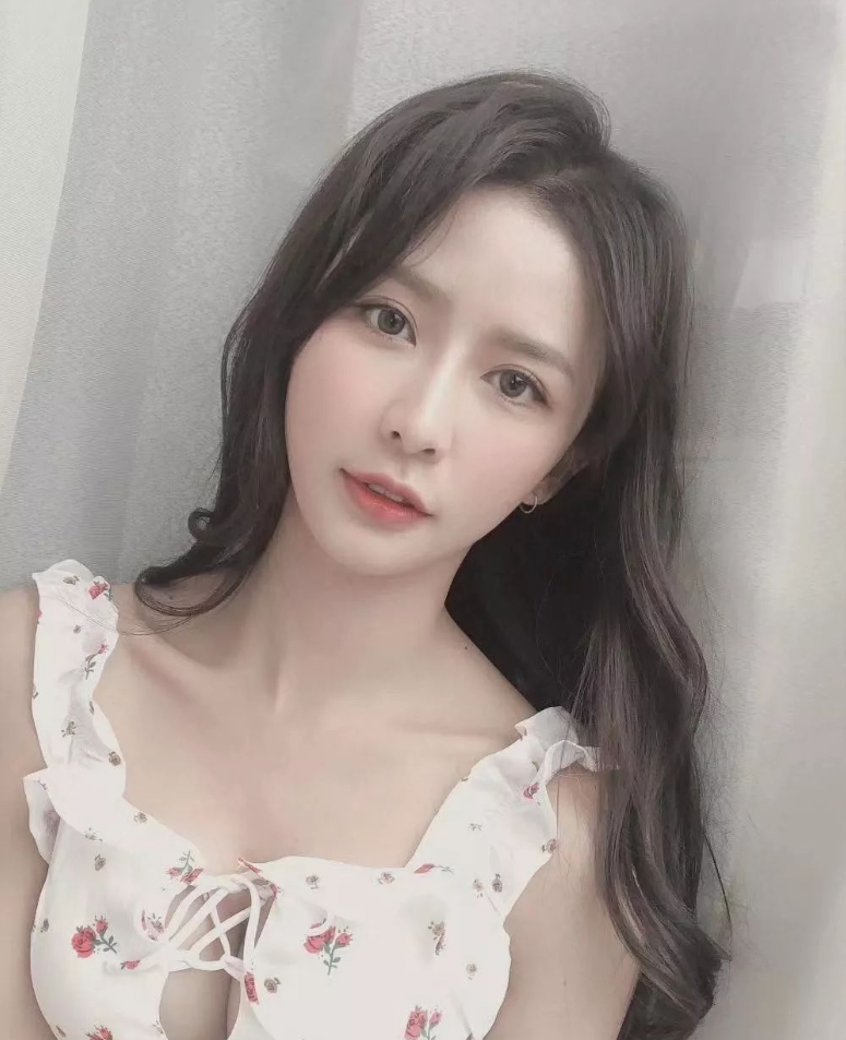 高颜值丰满女主播《你李姐》合集