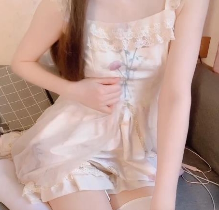 糖心-妮酱-白丝猫猫袜