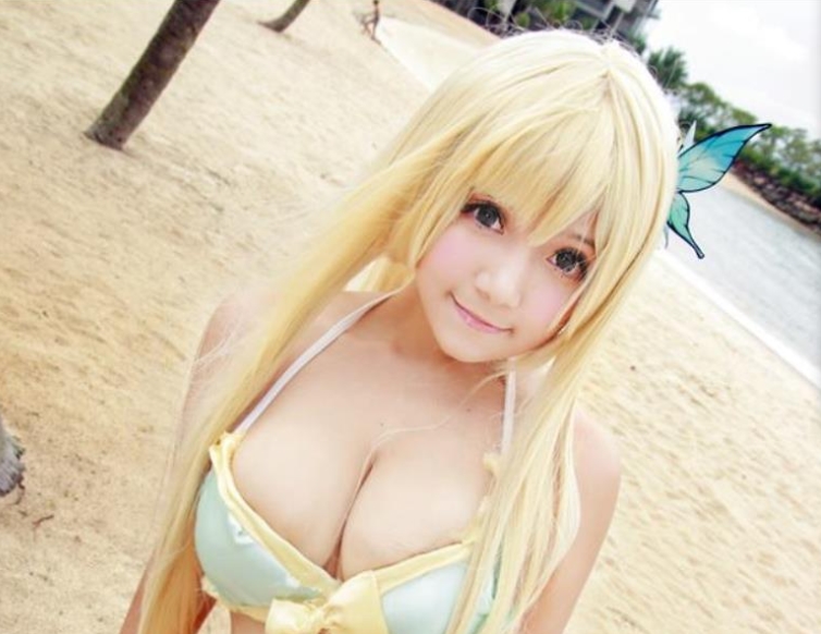 玩cos的极品丰满美女