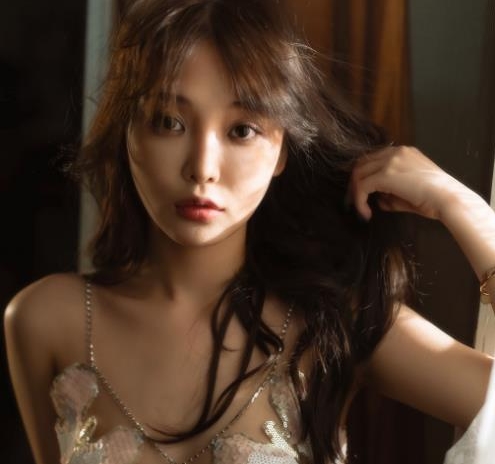 高端摄影师『玫瑰娅幺幺茶』超唯美私拍散播