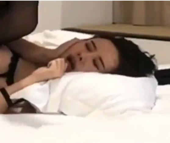 水果传媒作品多体位大战御姐