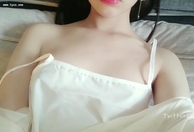 某推超级萌妹子白桃露露在线磨汁水合集