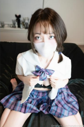 P站高人气HongKongDoll(玩偶姐姐)最新情人节佳作