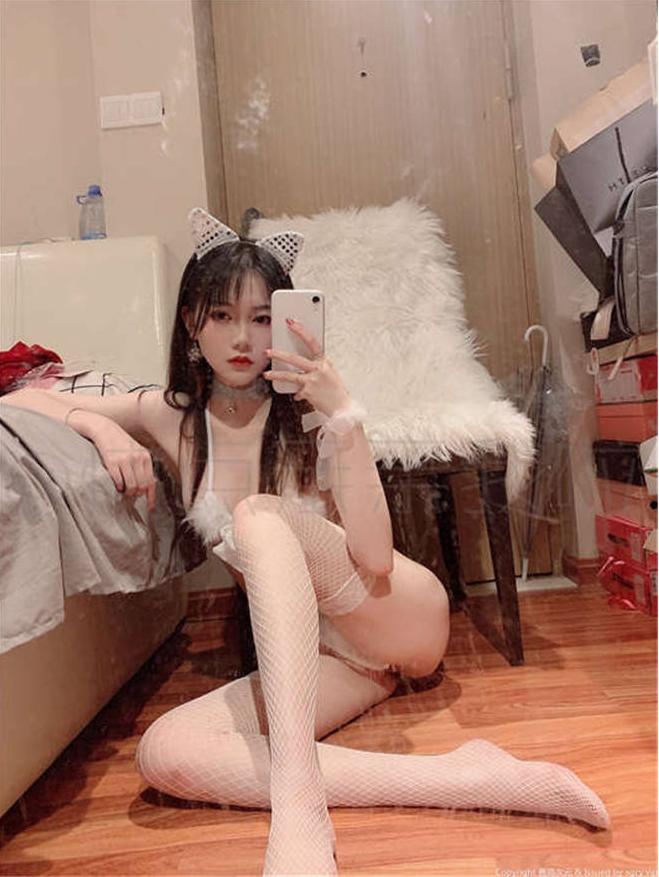 高颜值COSER魔法秋秋（快点亲亲我）合集