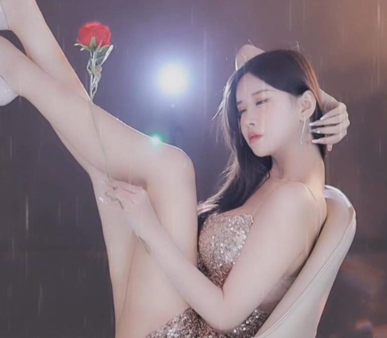 网易CC网红主播-小恩雅土豪群定制资源