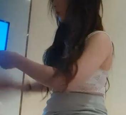 说好了不是按摩吗？我就蹭蹭不进去