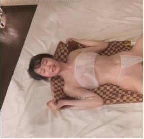 onlyfans身材超级棒的邻家清纯小姐姐姐去按摩