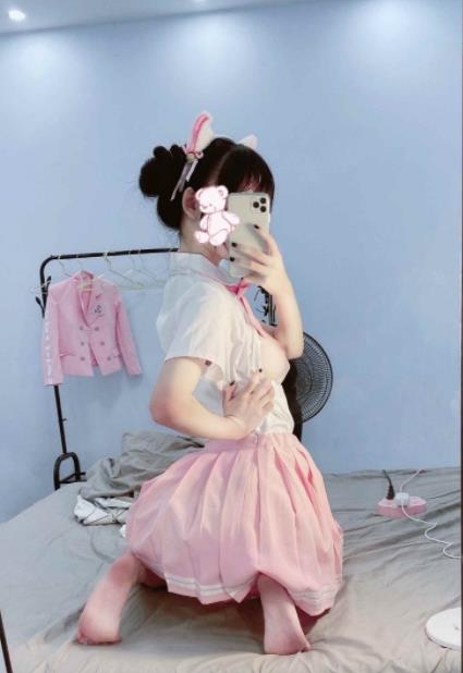 某推新晋超级人气超粉嫩甜美可爱妹子女神【极品白】粉嫩罗莉（芊芊qianfff）最新精品合集[4V-308MB]