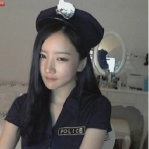 onlyfans韩国高颜值美女主播（如懿），她带来的令人心动的珍稀精彩才艺表演作品【643M】