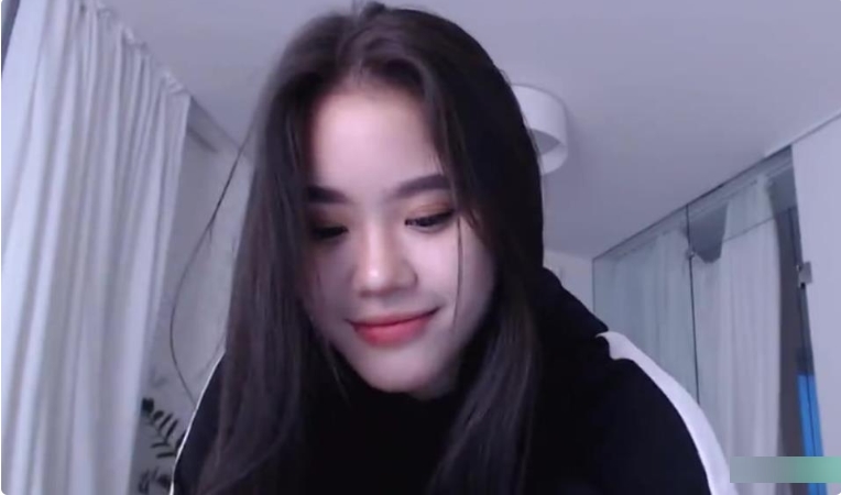 CB站可爱眼镜娘(li_chang)乖巧柔弱易推倒~【7V-1.27G】