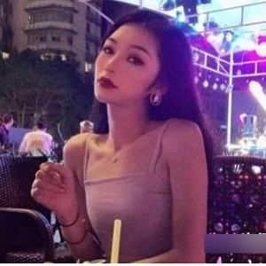 虎牙气质御姐（你的小可爱老师）艺术照，黄金比例身材凸显傲人曲线【10V，501M 】