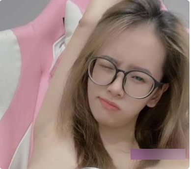 Twitter胆大女博主（双囍）不穿里衣在公园商场放肆游荡【20V，557M】