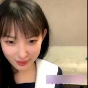 秀人网清纯小妹（糖纸妹妹）放弃尊严攀上富二代【2V，2.4G】