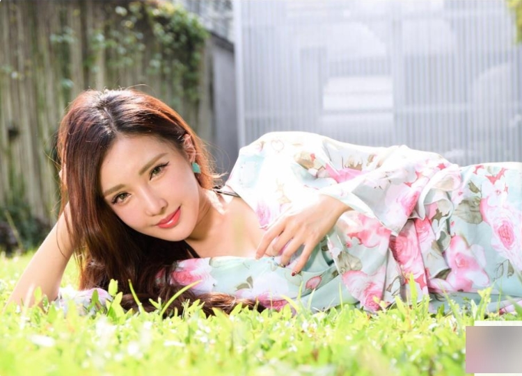 pr社娇嫩洛莉塔（千岁娇）秀超短裙下的白嫩漫画腿【2.1G】