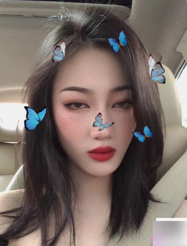 风姿独特的Twitter冷艳御姐(董柒柒)v领碎花裙自拍