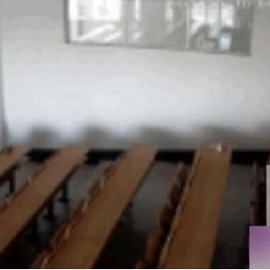 监控泄露学生情侣在教室的吃瓜行为，已被学校通报！【201M】