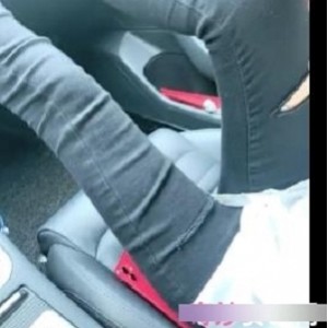 丰满窈窕女神（艾薇OVE）搭配碎花连衣裙，清纯唯美美若仙女