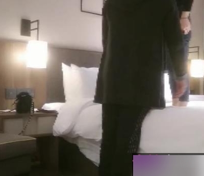 九一论坛（探花雀儿）约拍腼腆小美女，身材窈窕腰肢纤细娇俏可人【700MB】