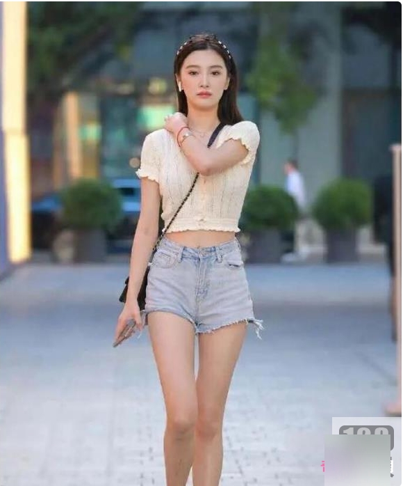 《飞翔利资源，美女微拍合集》