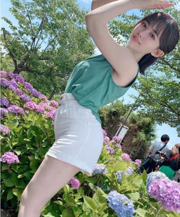 《抖音美女三寸妹子作品，绝对让你心动不已！》