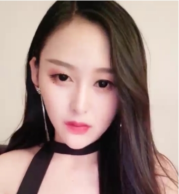 超级有气质的已婚少女在直播间吸引了大量粉丝