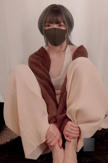 香港网红女神HongKongDoll年终新作情侣游戏1