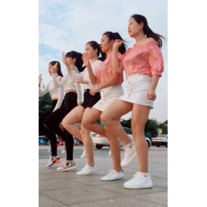 小丽的努力和热舞才能，613抖馒头舞的熟女魅力，小丽妹妹的性感热舞，少妇抖胸舞的诱惑力