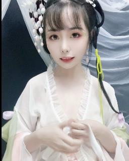 喵小吉露脸COS全L自拍8V-4.7G视频数量8套娇小可人痔疮展示