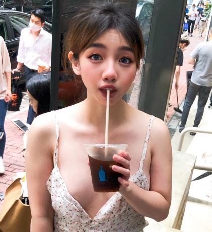 伊理文自拍作品图集-香港地铁大巴游乐场145V-6.4G