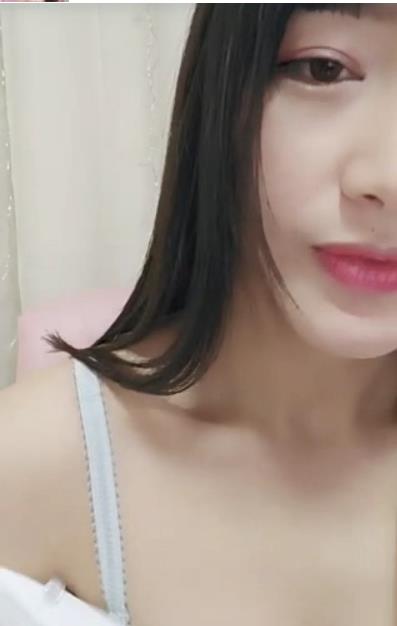 高颜值美人痣主播初音漫漫少女心大合集，29.3G视频，互动才艺土豪福利