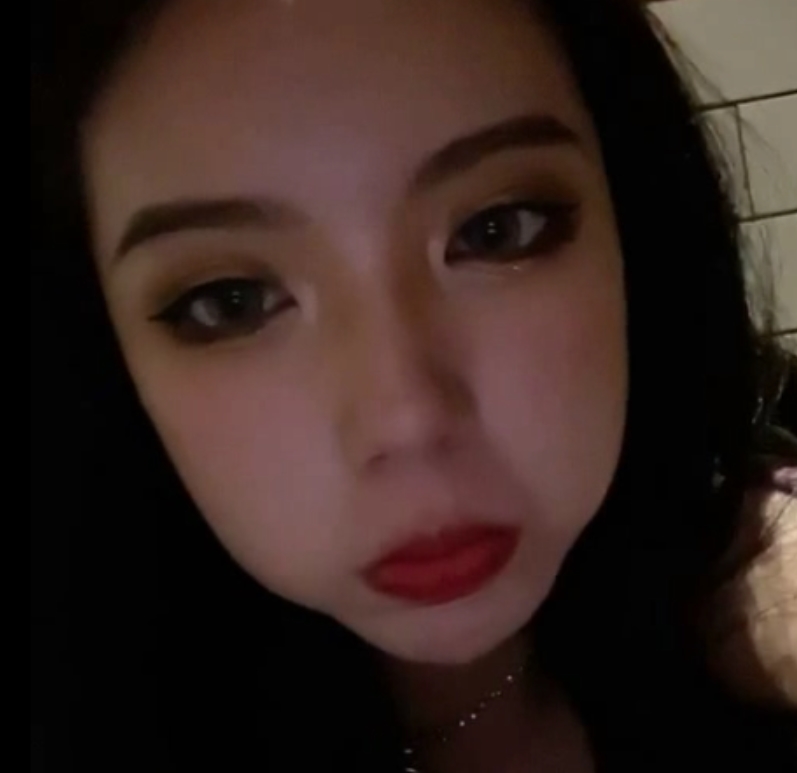 高价购买美女神琪琪私拍特写