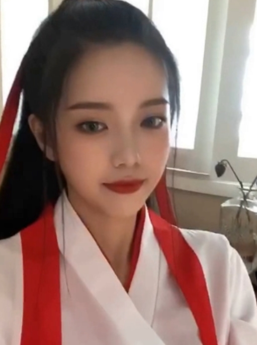 高价购买美女神琪琪私拍特写