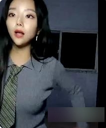 苏妲己的室外勾引公园小哥哥