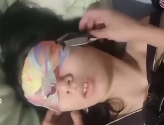 可爱妹子家三人游，无屏障爆撩