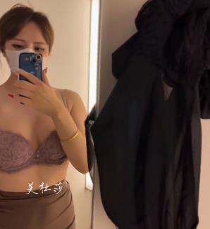 高颜长腿美杜莎自拍9V-1.3G三人游阳台游艇餐厅互动