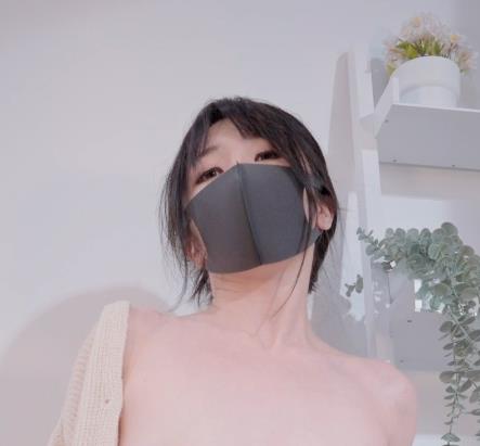 玩偶姐姐：真面目揭露，两面人的福利姬